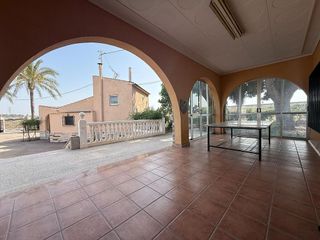 Chalet en venta en Novelda