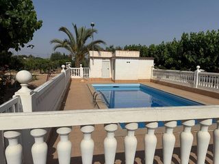 Chalet en venta en Novelda