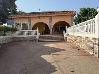 Chalet en venta en Novelda