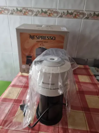 Caf. Nespresso Vertuo Next DeLonghi Nueva sin usar