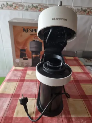 Caf. Nespresso Vertuo Next DeLonghi Nueva sin usar