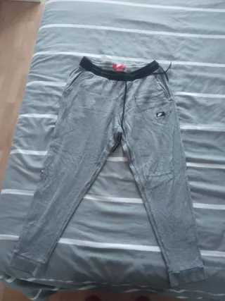 Pantalón chándal Nike gris
