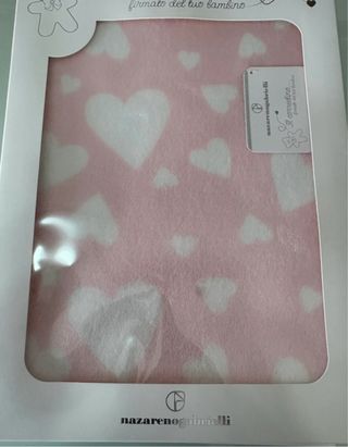 Copertina culla in pile con cuori