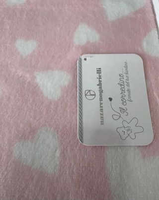 Copertina culla in pile con cuori