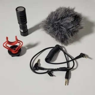 Microfono nero della boya per videocamera, podcast
