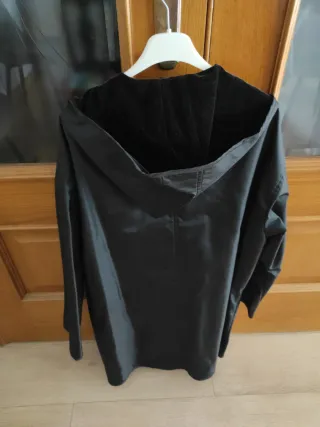 Impermeable negro forrado