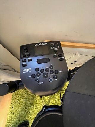 Batería Electrónica Alesis Nitro Completa