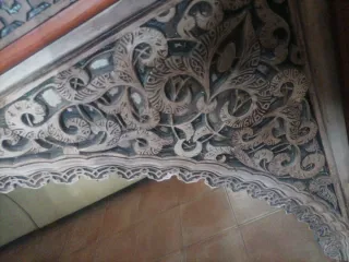 Espejo de madera tallado