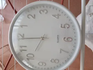Reloj de Pared Moderno Blanco y Plateado