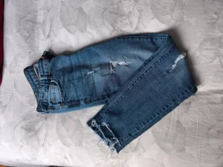 Pantalón vaquero desgastado