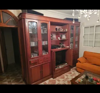 Mobile in legno con vetrine