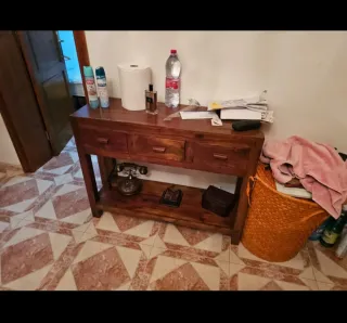 Mobile in legno con vetrine