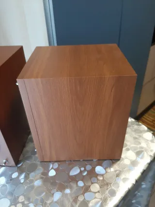 Altavoces de madera 17x13x15 cm.