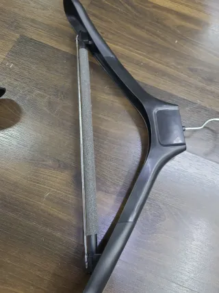 Lote 7 perchas traje plástico negro