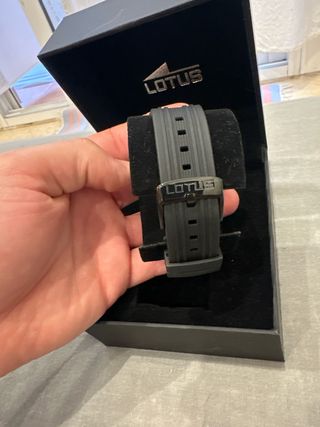 Reloj Lotus Cronógrafo Negro y Rojo Nuevo