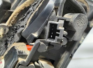 Nissan 4888964 23070102 piloto primera berlina