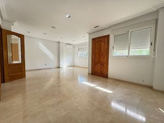 Casa adosada en alquiler en El Travaló - Martínez Valero en Elche