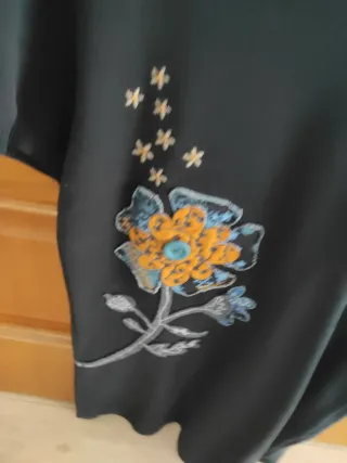 Vestido Mamatayoe negro con flor