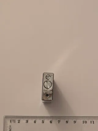 Mechero vintage metal cromado cuadriculado