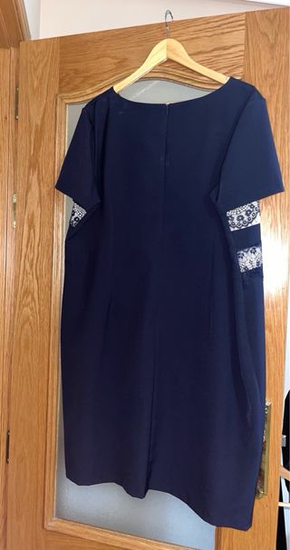 Vestido azul marino con encaje