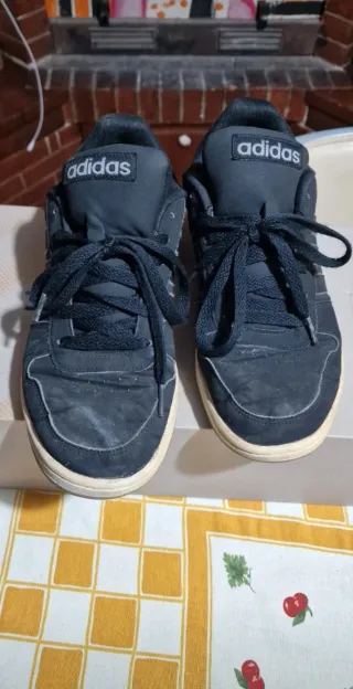 Scarpe Adidas nere e bianche