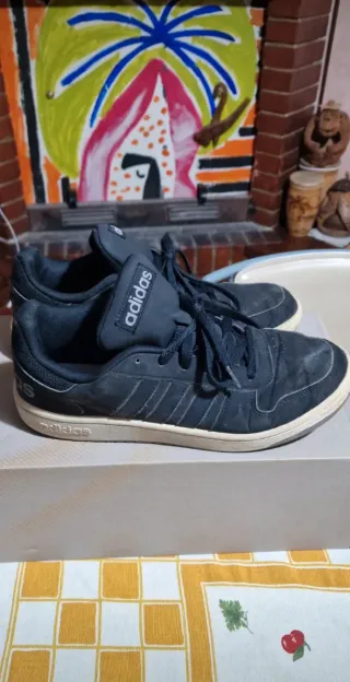 Scarpe Adidas nere e bianche