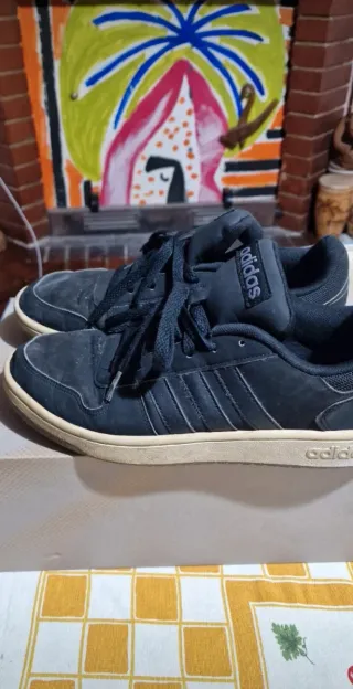 Scarpe Adidas nere e bianche