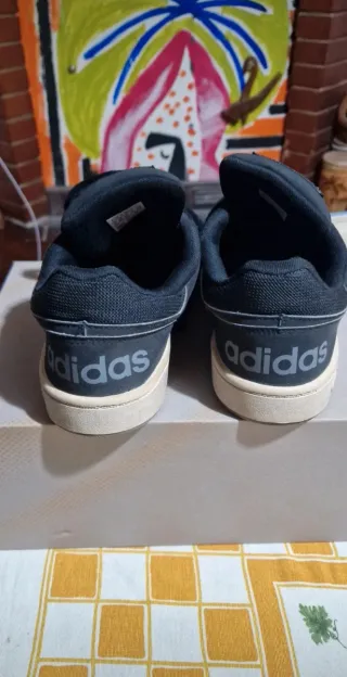 Scarpe Adidas nere e bianche