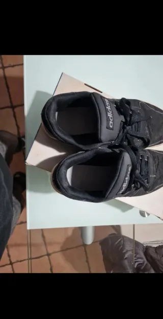 Scarpe Adidas nere e bianche