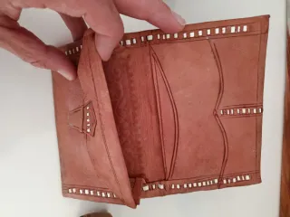 Cartera artesanal de cuero