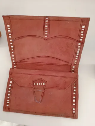 Cartera artesanal de cuero