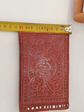 Cartera artesanal de cuero