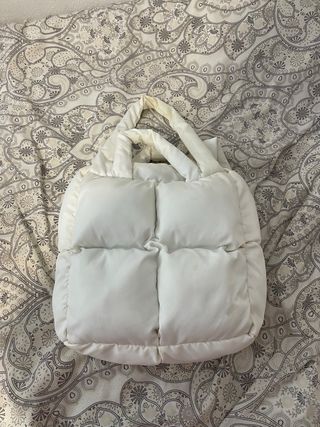 Bolso blanco acolchado