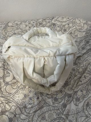 Bolso blanco acolchado