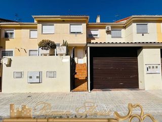 Casa adosada en venta en Puerta de Murcia - Colegios en Ocaña