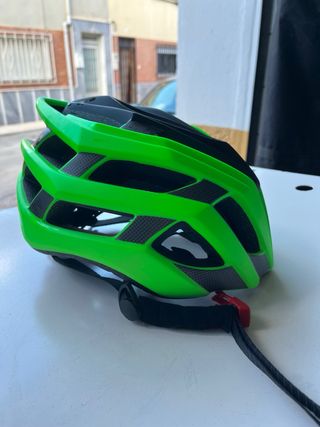 Cascos de bici y sillín