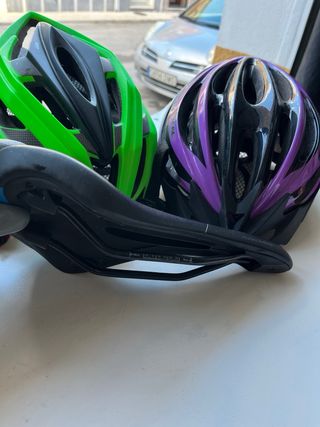 Cascos de bici y sillín