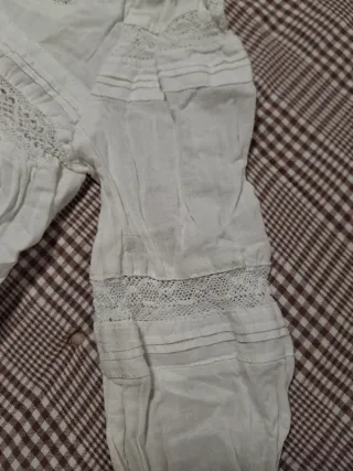 Blusa blanca con encaje