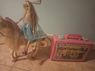 Barbie con caballo y valija veterinaria