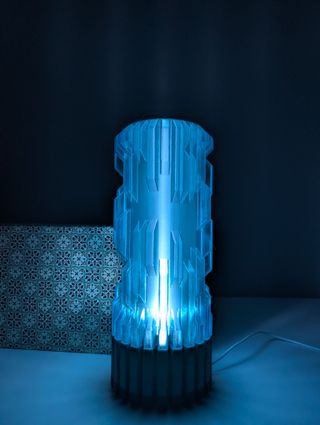 Lampada LED design futurista USB multicolore
