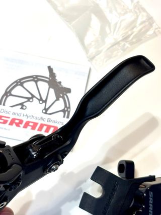 Kit Frenos SRAM LEVEL SILVER STEALTH 4 pistones
