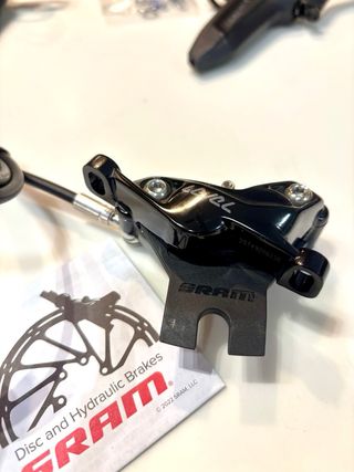 Kit Frenos SRAM LEVEL SILVER STEALTH 4 pistones