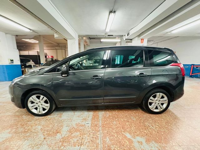 Peugeot 5008 2015