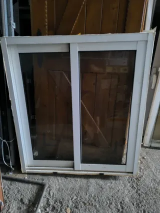 Ventana corredera blanca