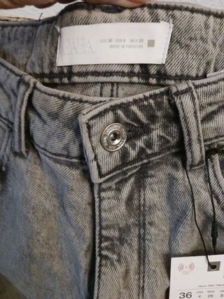 Pantalón nuevo de Zara Mom fit con etiqu