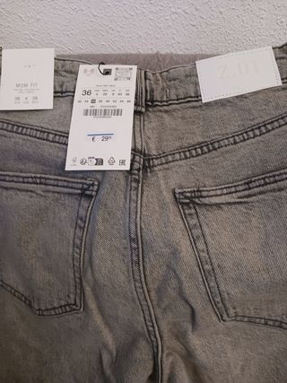 Pantalón nuevo de Zara Mom fit con etiqu