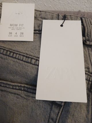 Pantalón nuevo de Zara Mom fit con etiqu