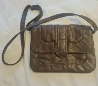 Bolso marrón de piel sintética