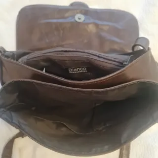 Bolso marrón de piel sintética