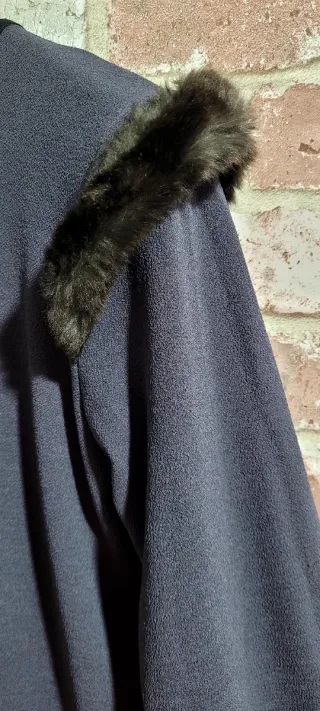 Camiseta Zara manga larga con detalles peludos